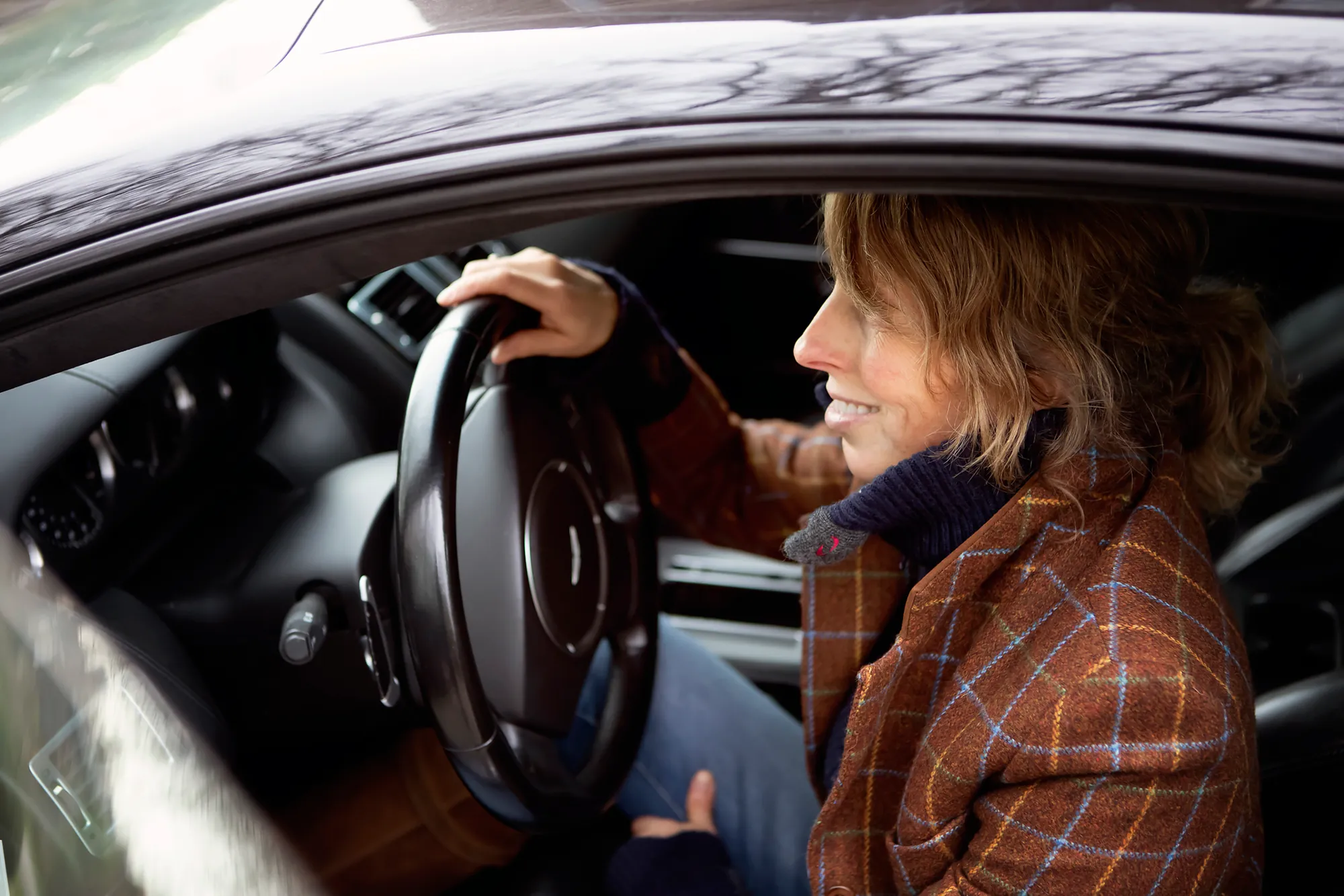 Mies Oude Avenhuis of Puurbijmies in her car, on her way to a consultation