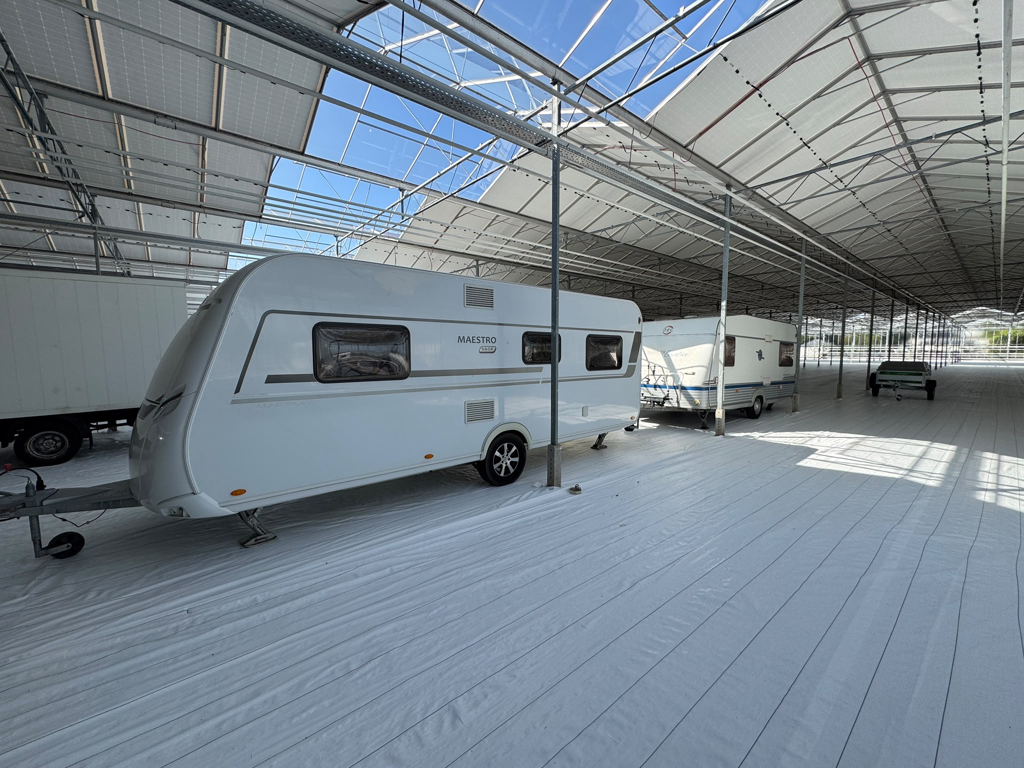 Caravans inside the covered storage hall of Stalling Brielle